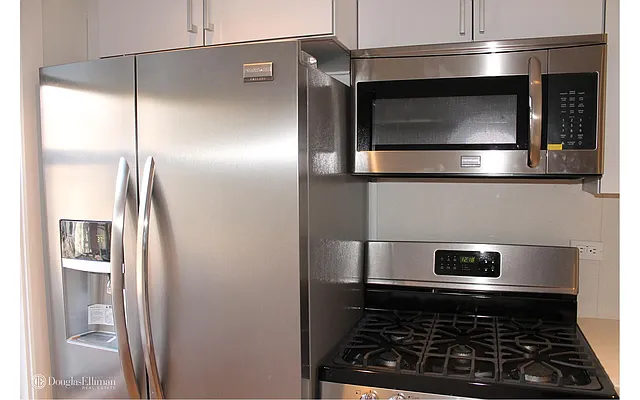 Rented by Douglas Elliman | media 33