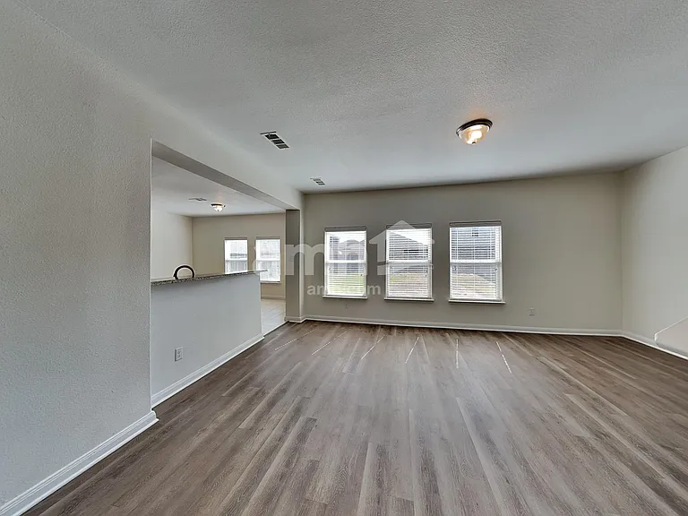 1623 Park Trails Blvd — Photo 5