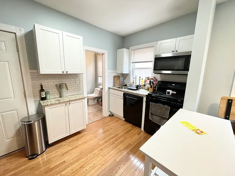 44-46 Ward St #2 — Photo 4