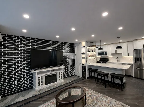 72-52 Metropolitan Ave #2C, Middle Village, NY 11379