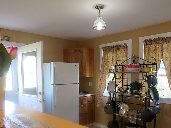 Small table or baker's rack.