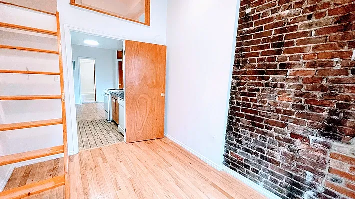 Rented by HOLTON REAL ESTATE INC. | media 16