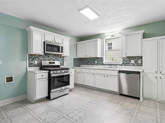 5th image of 526 Avenue S Ave