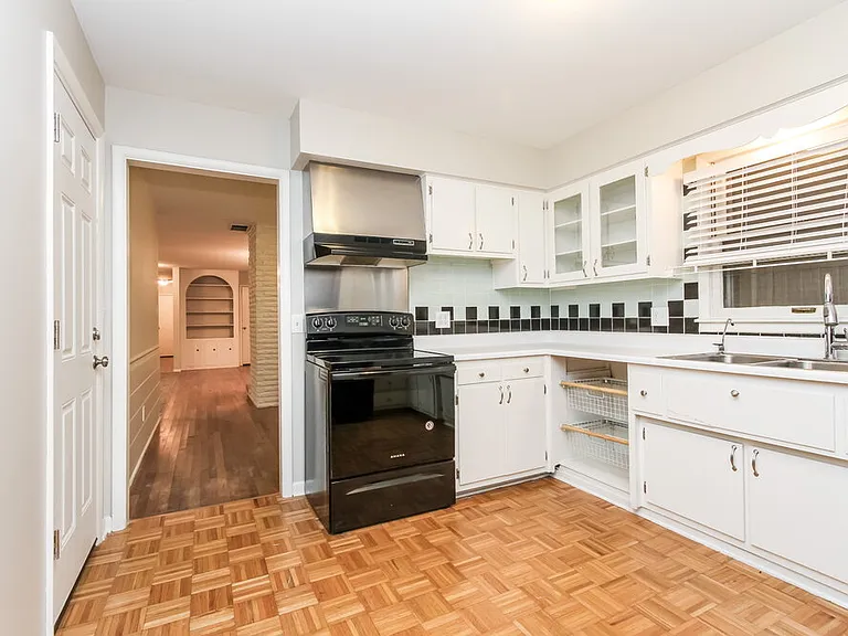 7605 Kimberly Dr — Photo 6