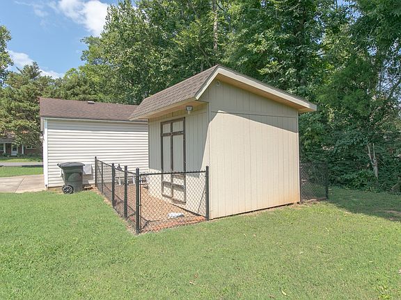 4th image of 718 Woodhill Dr