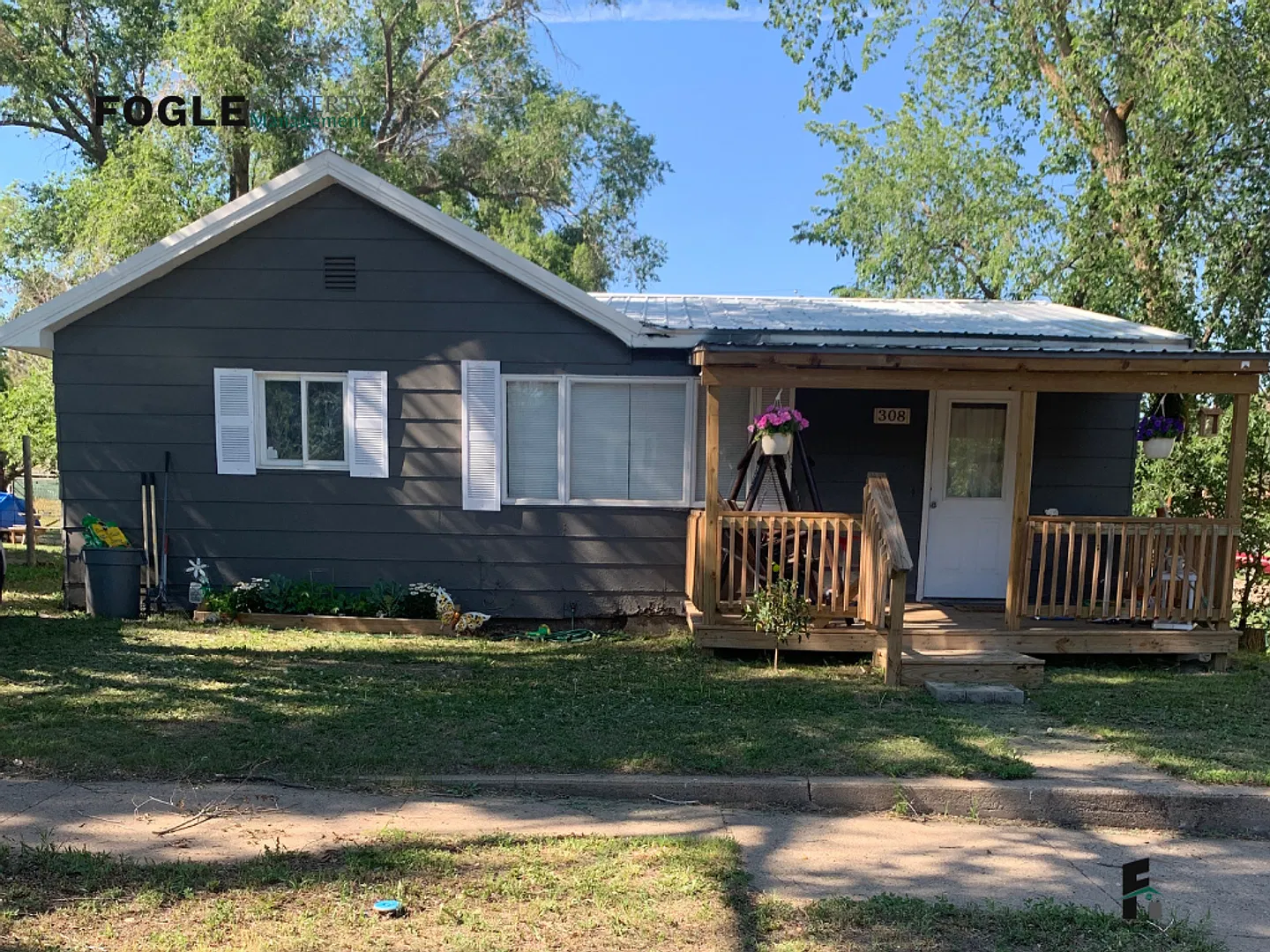 Pet-Friendly 2-Bedroom House for Rent in Watford City — Photo 1