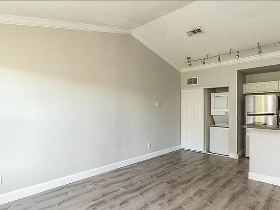 5th image of 13703 Richmond Park Dr N APT 1507