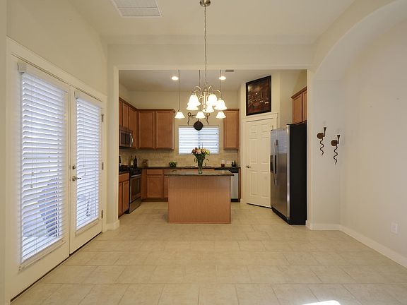 3rd image of 2001 Faro Dr APT 25