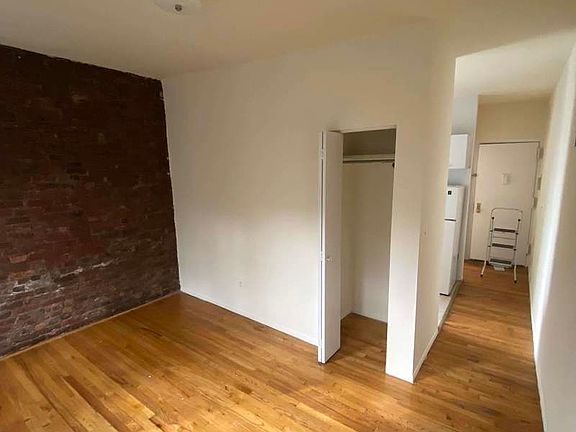 2nd image of 406 E 9th St #3R