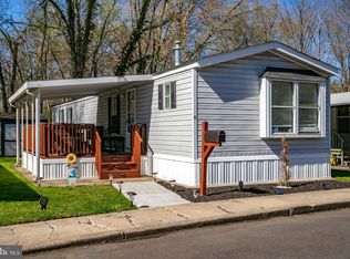 11 Sterling Ct, East Windsor, NJ 08520