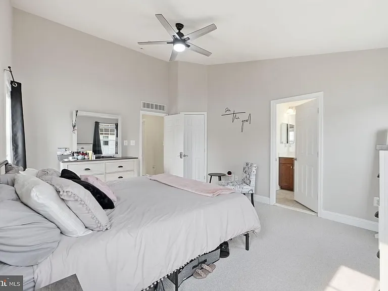820 Ryan St — Photo 15