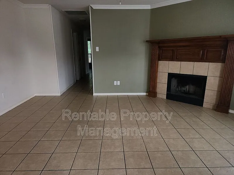 3 bed, 2.0 bath, 1258 sqft, $1,850 — Photo 3