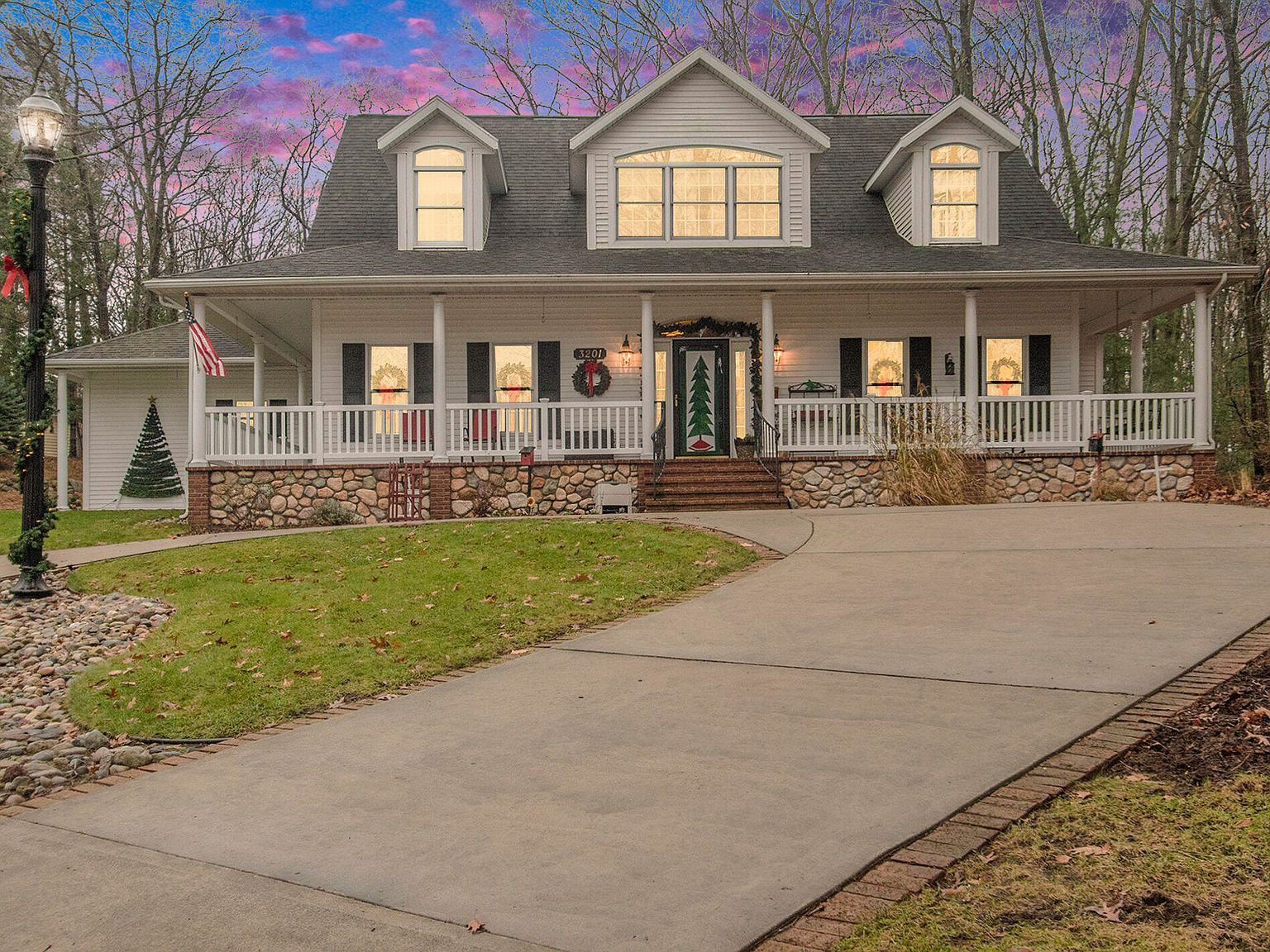 3201 Lake Ridge Ct, Muskegon, MI 49441 | Zillow