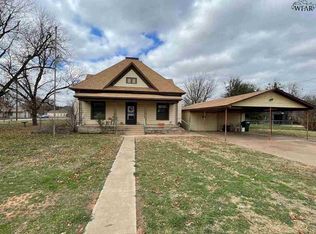 903 Plainview Rd, Seymour, TX 76380