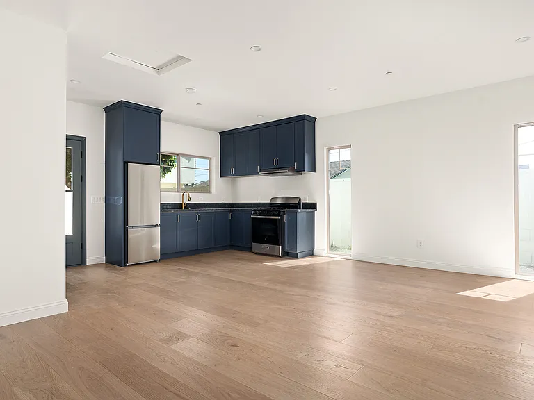 5731 Oak Ave — Photo 2