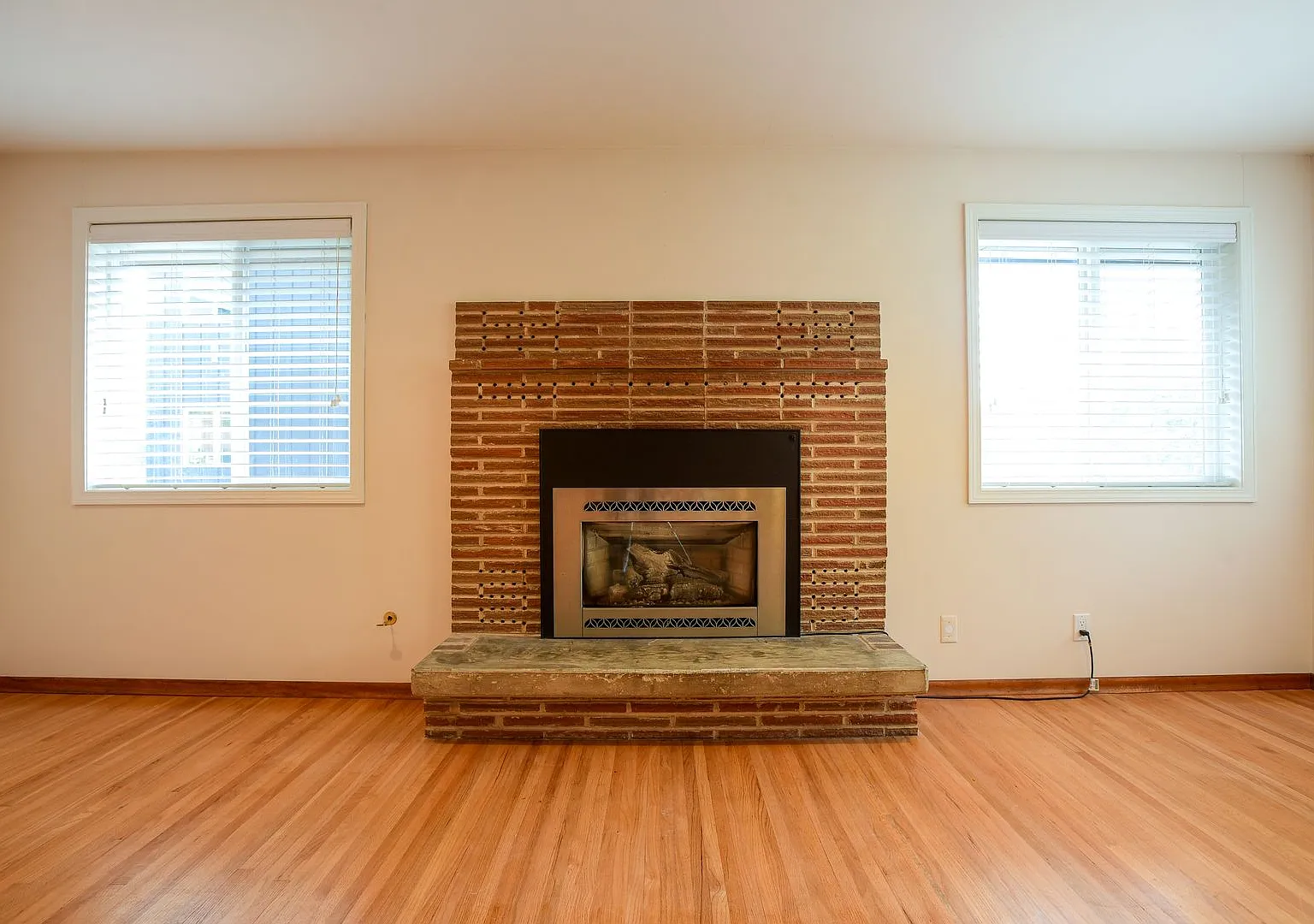 Beautiful 4 bedroom plus office home in Ballard — Photo 2