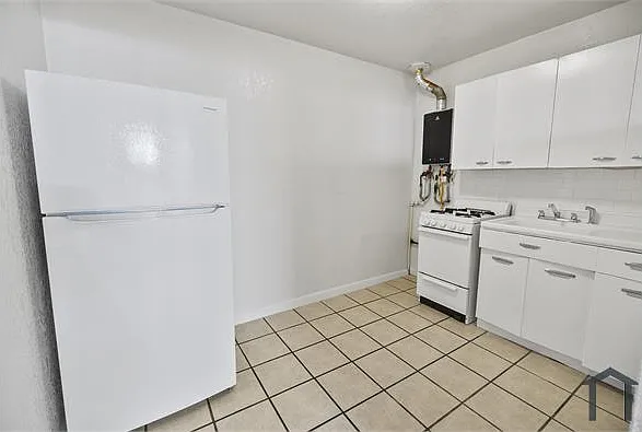 1 bed, 400 sqft, $875 — Photo 3