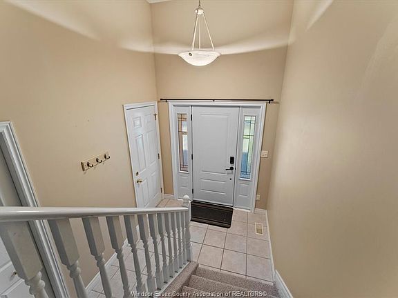 3rd image of 2476 Luxury Ave