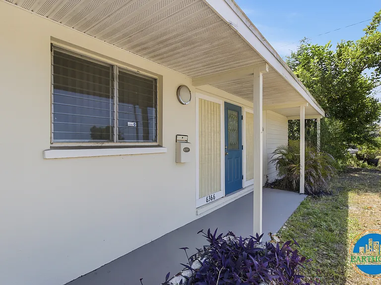 6366 Hampton Dr N — Photo 3