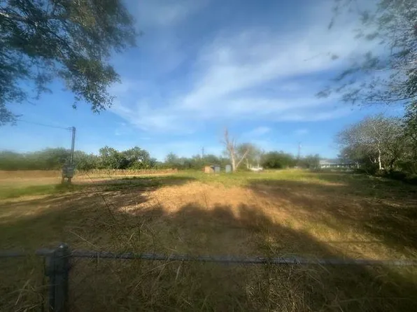 101 Lake Wood Dr, Mathis, TX 78368