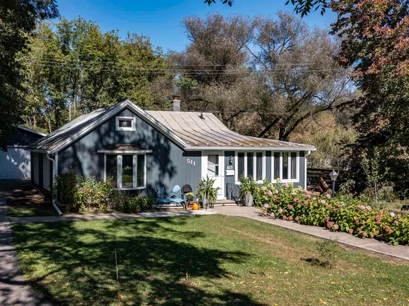 511 N Washington St, Waupaca, WI 54981