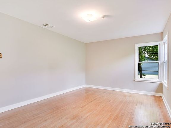 4th image of 129 Brees Blvd