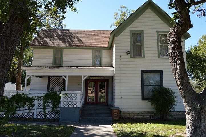 1st image of 105 S Avenue J