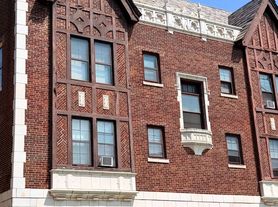 6226 N Clark St, Chicago, IL