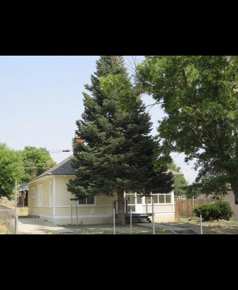 3 bed, 1400 sqft, $1,350 — Photo 2