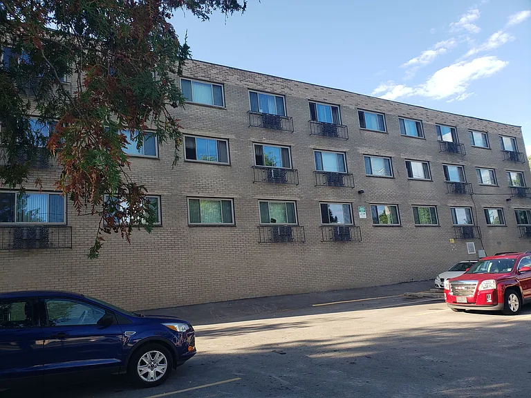 233 Milwaukee Ave E — Photo 3