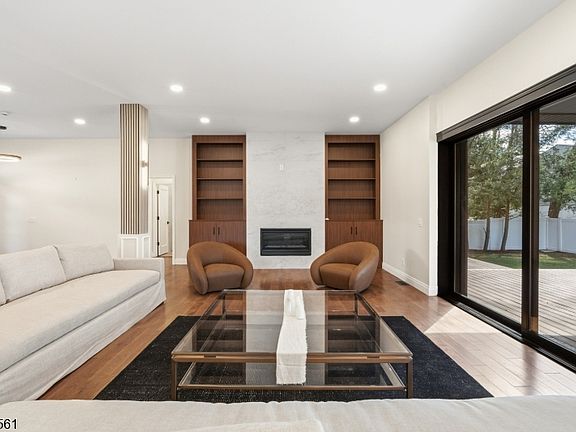 2nd image of 803 Marshall Rd