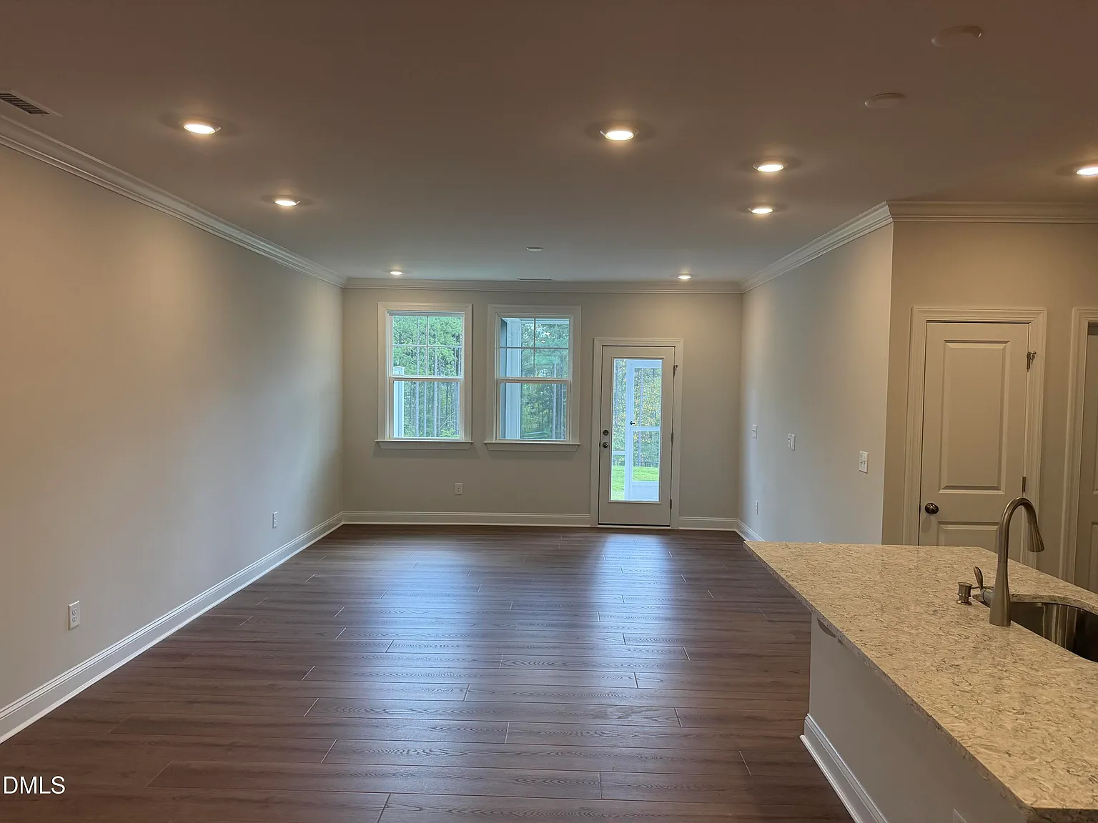 3 bed, 2.5 bath, 2321 sqft, $2,450 — Photo 3