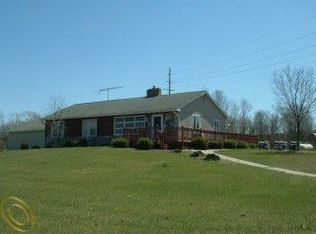 1216 Garden Rd, Milford, MI 48381