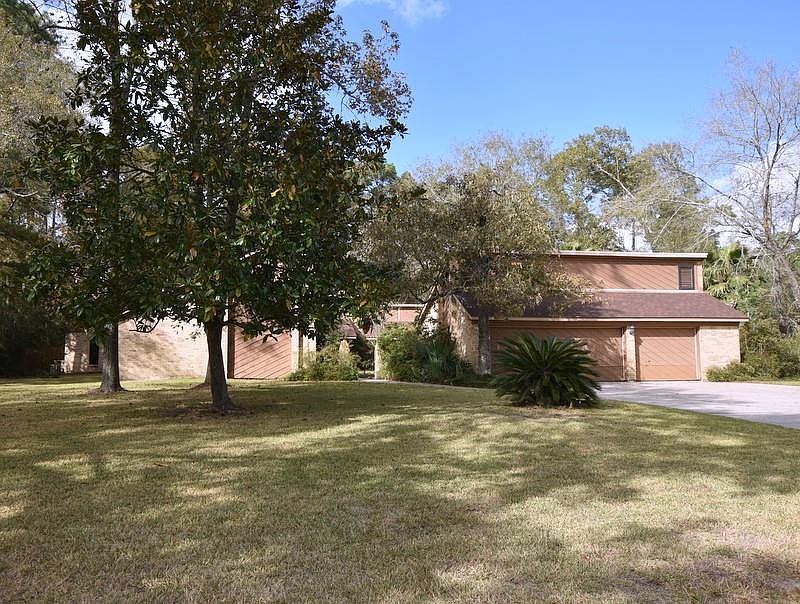1st image of 1702 Country Club Dr