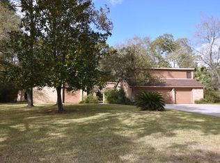 1702 Country Club Dr, Crosby, TX 77532
