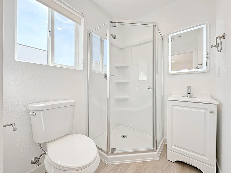 1363 W 35th St #9 — Photo 22