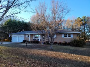 1523 Levis Smith Rd, Pendleton, SC 29670