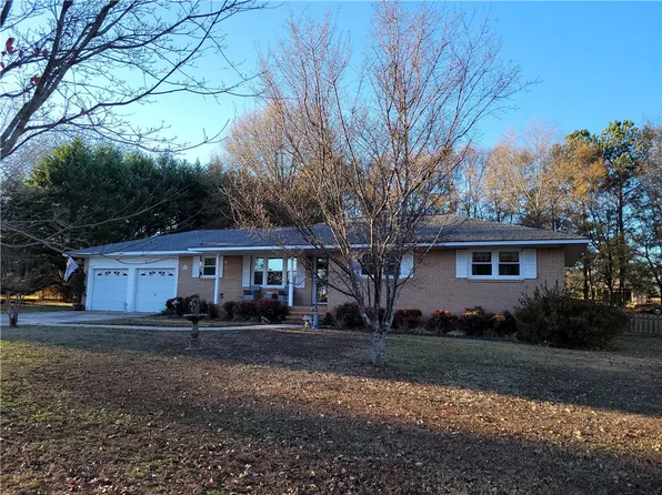 1523 Levis Smith Rd, Pendleton, SC 29670