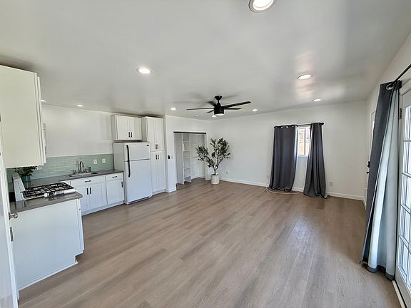 3rd image of 6851 Thelma Ave #B