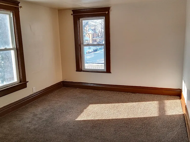 403 E Wallace Ave — Photo 2