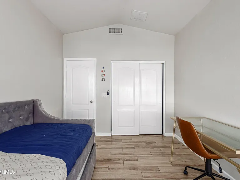 8632 S 10th Ln — Photo 16