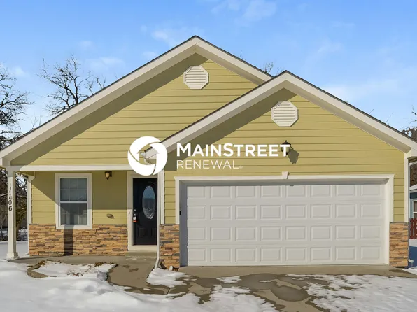 1106 SE Oak Ridge Dr, Oak Grove, MO 64075