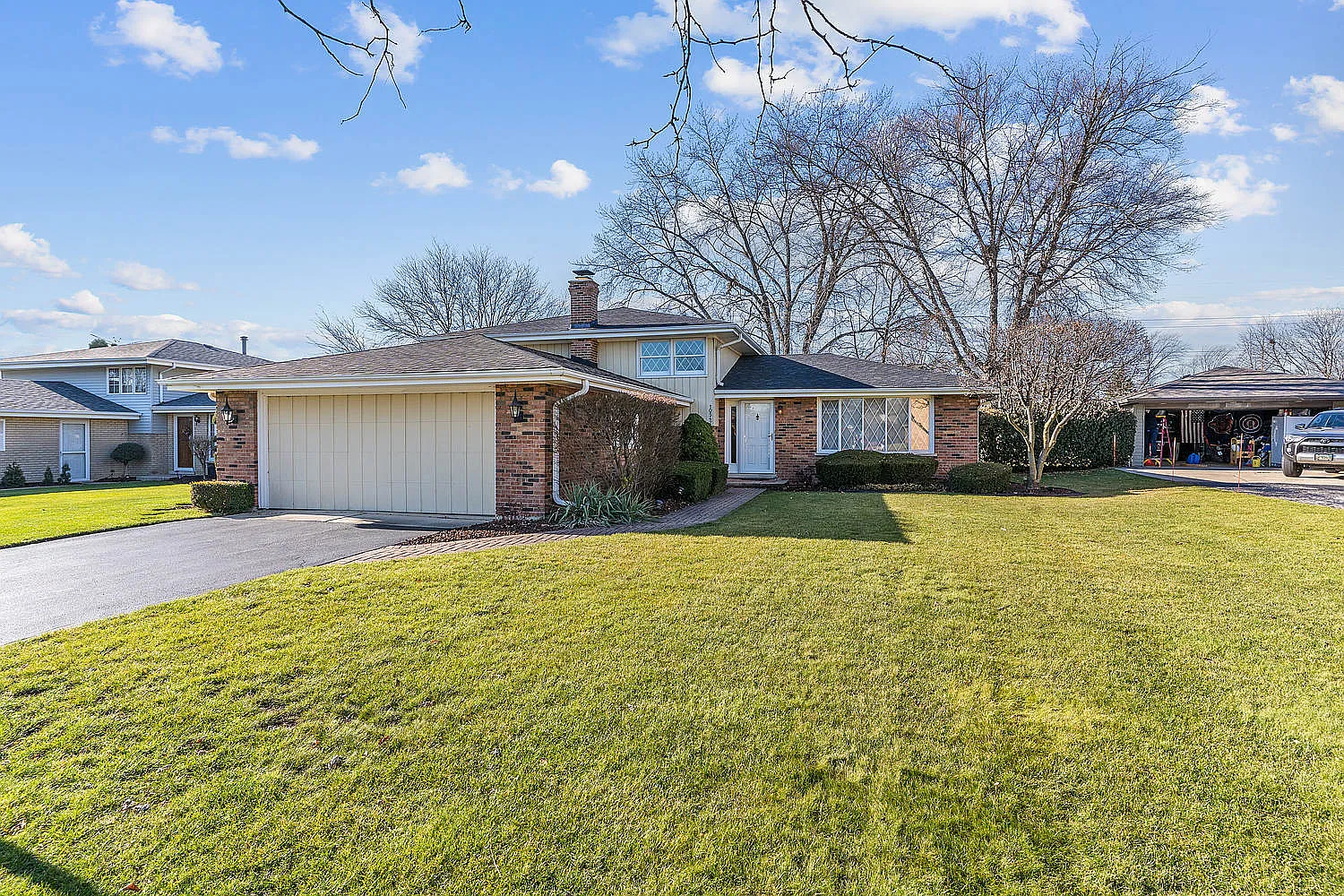 10542 S Terry Dr photo 1