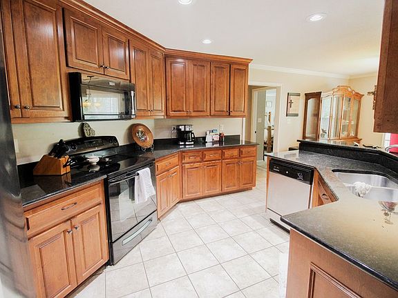 5th image of 3880 Thoreau Dr