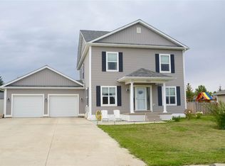 902 3rd St SE, Stanley, ND 58784