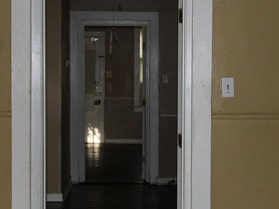 5th image of 202 Carle Ave