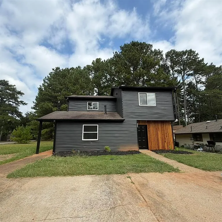 2 bed, 2.5 bath, 2012 sqft, $1,899 — Photo 1