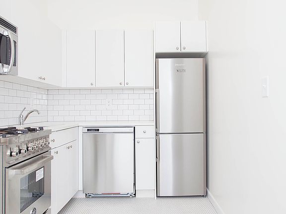 3rd image of 65 4th Ave APT 7A