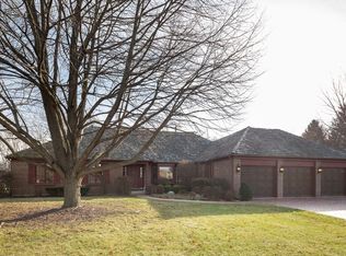 5556 Oak Grove Dr, Long Grove, IL 60047