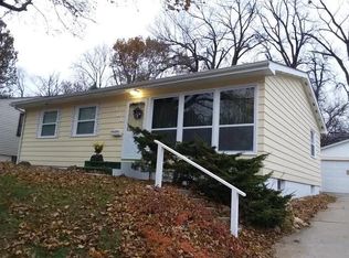 901 Cheyenne Rd NW, Cedar Rapids, IA 52405